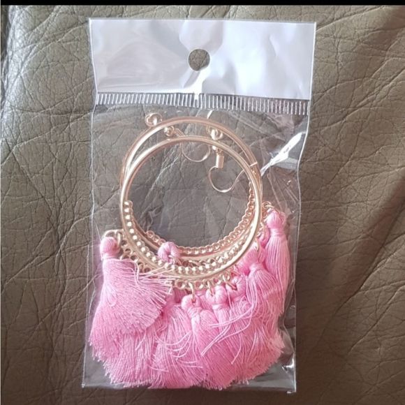 Pink fringed earrings - Picture 2 of 2